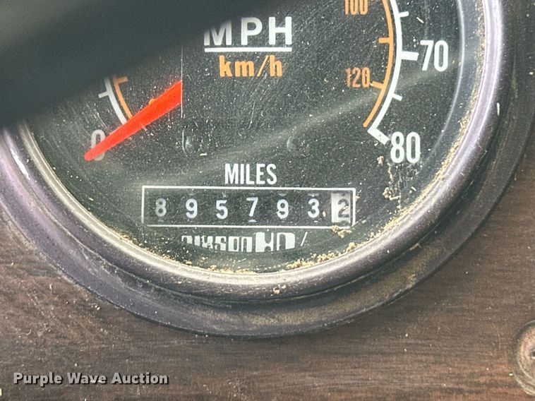 image for item ER8443 1985 Freightliner grain truck