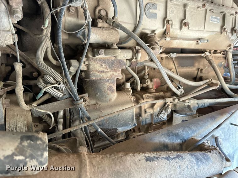 image for item ER8443 1985 Freightliner grain truck