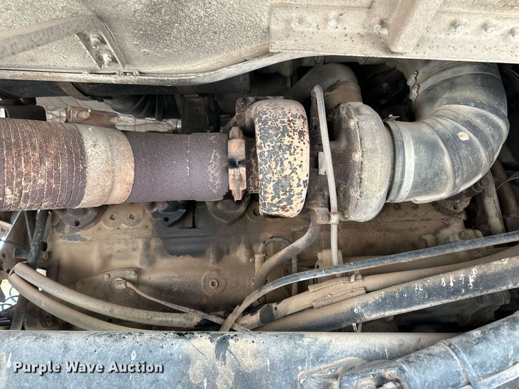 image for item ER8443 1985 Freightliner grain truck