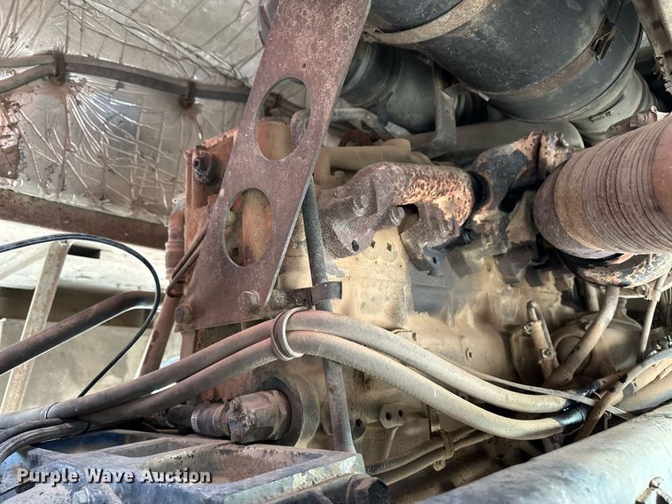 image for item ER8443 1985 Freightliner grain truck