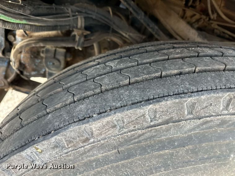 image for item ER8443 1985 Freightliner grain truck