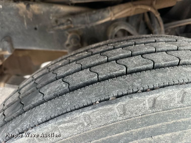 image for item ER8443 1985 Freightliner grain truck