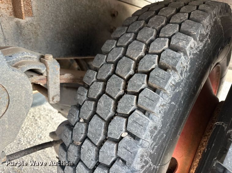 image for item ER8443 1985 Freightliner grain truck