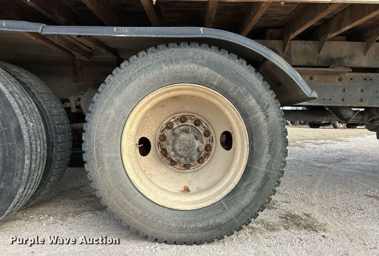 image for item ER8443 1985 Freightliner grain truck