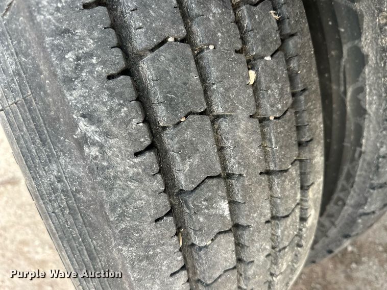 image for item ER8443 1985 Freightliner grain truck