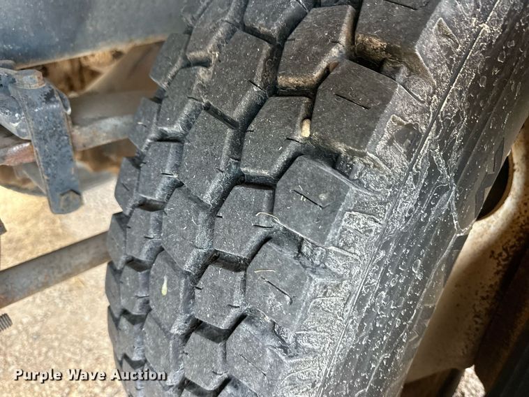 image for item ER8443 1985 Freightliner grain truck