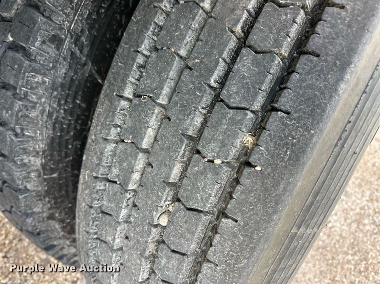 image for item ER8443 1985 Freightliner grain truck