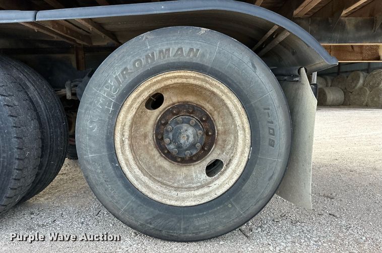 image for item ER8443 1985 Freightliner grain truck