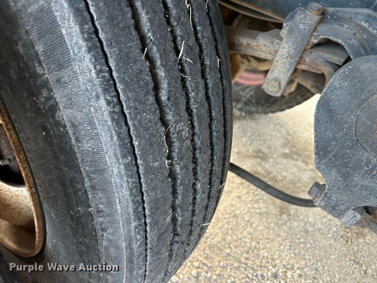 image for item ER8443 1985 Freightliner grain truck