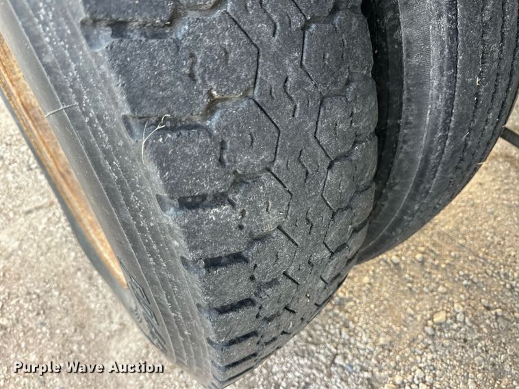 image for item ER8443 1985 Freightliner grain truck