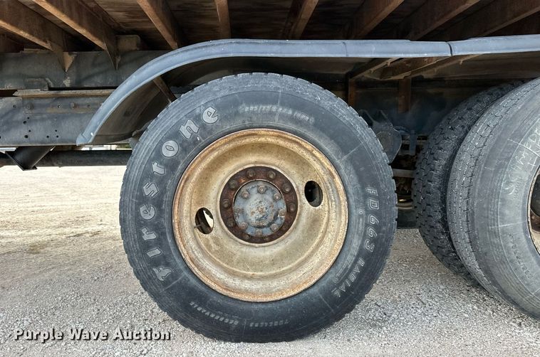 image for item ER8443 1985 Freightliner grain truck