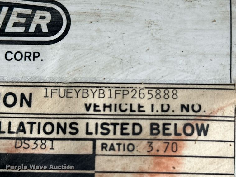 image for item ER8443 1985 Freightliner grain truck