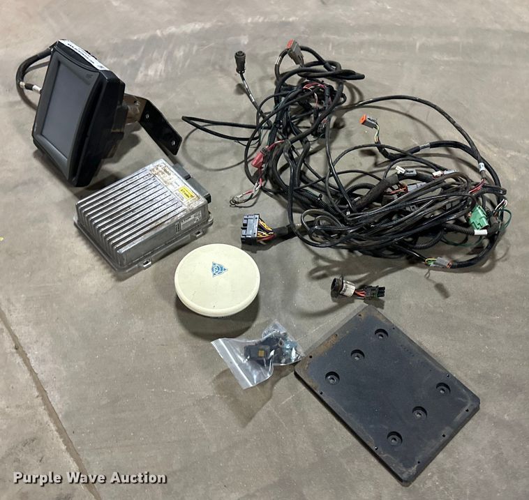 image for item ER8455 Trimble GPS system