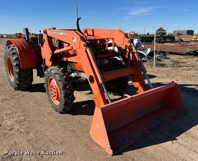 image for item ER8463 Kubota 9000 tractor