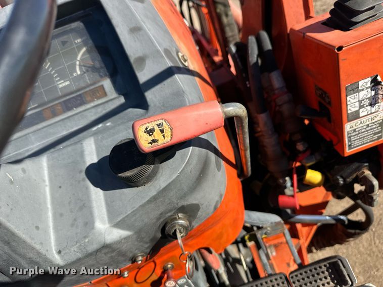 image for item ER8463 Kubota 9000 tractor