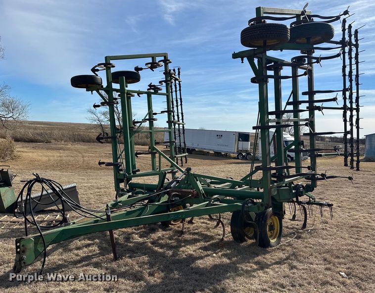 image for item ER8468 John Deere field cultivator