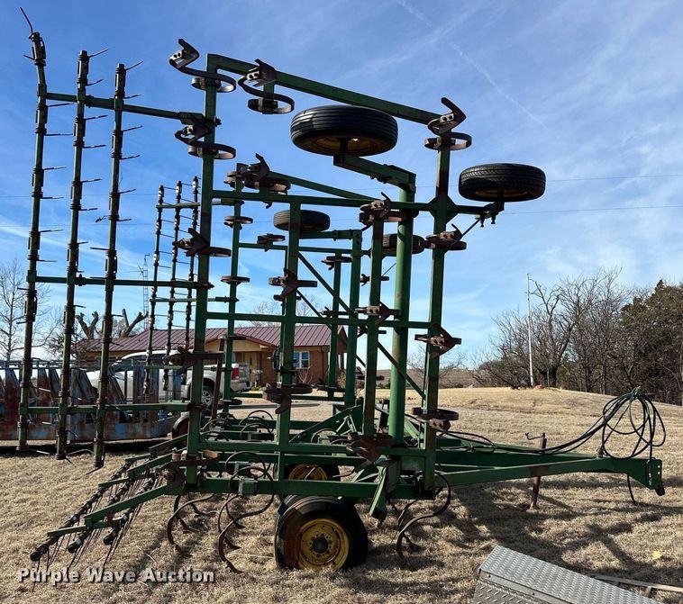 image for item ER8468 John Deere field cultivator