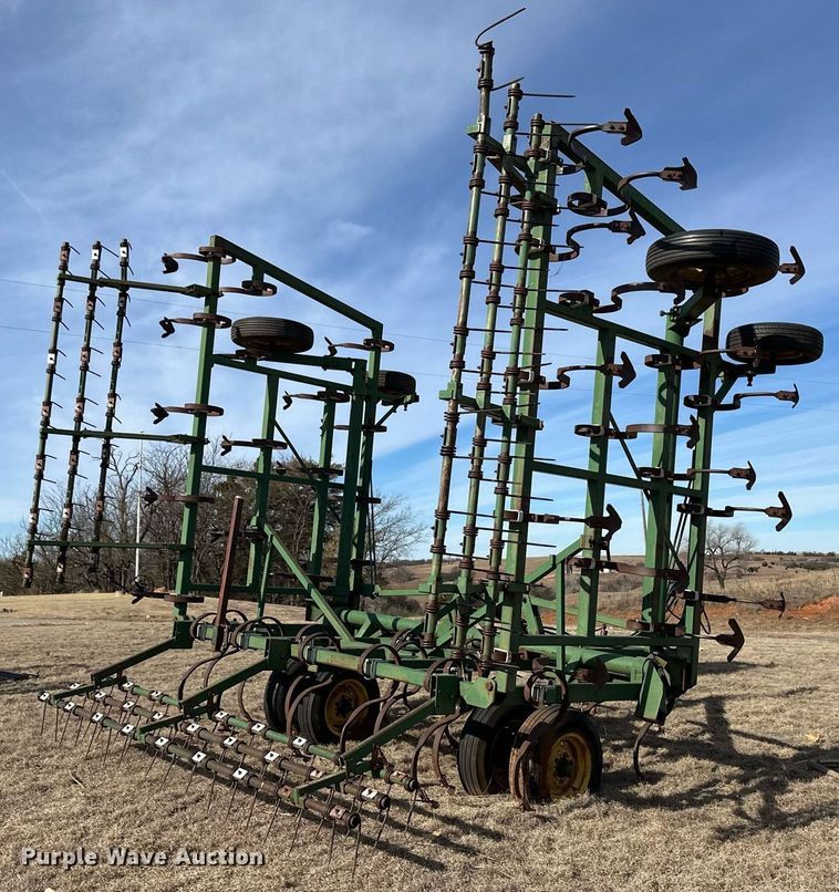 image for item ER8468 John Deere field cultivator