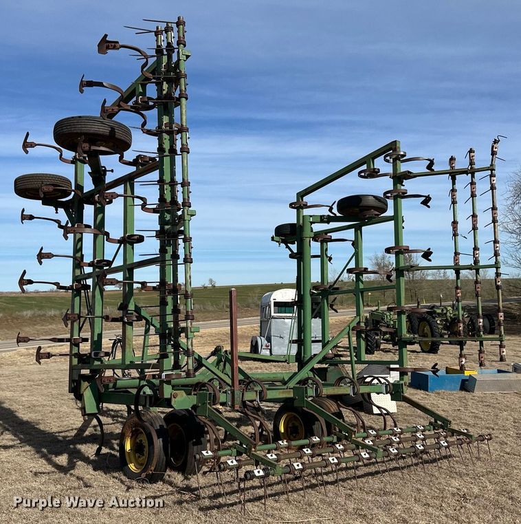 image for item ER8468 John Deere field cultivator