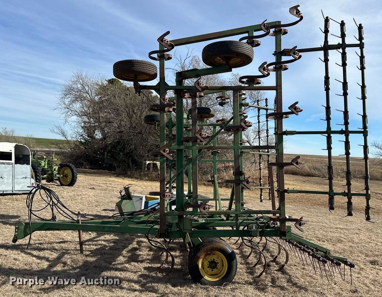 image for item ER8468 John Deere field cultivator