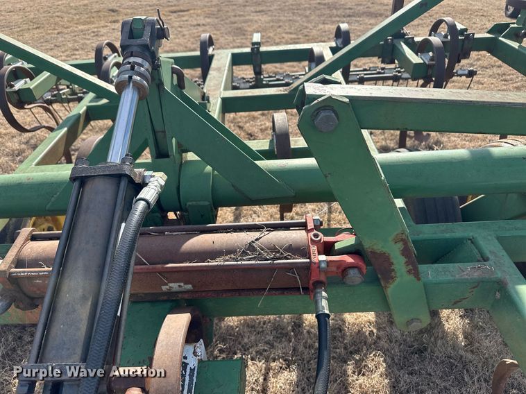 image for item ER8468 John Deere field cultivator