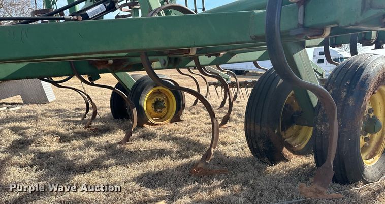 image for item ER8468 John Deere field cultivator