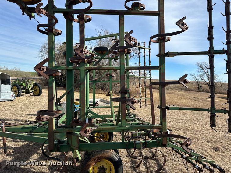 image for item ER8468 John Deere field cultivator
