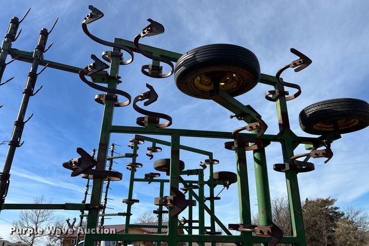 image for item ER8468 John Deere field cultivator