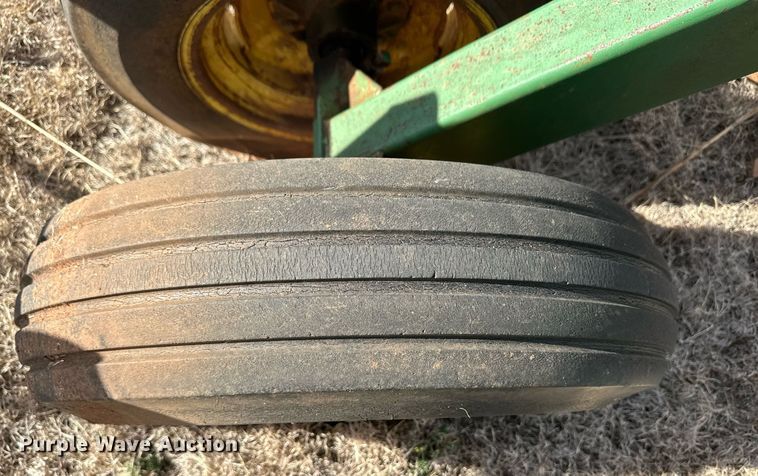 image for item ER8468 John Deere field cultivator