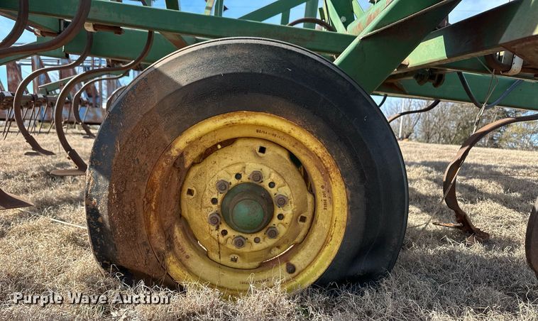 image for item ER8468 John Deere field cultivator