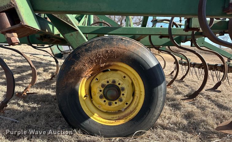 image for item ER8468 John Deere field cultivator
