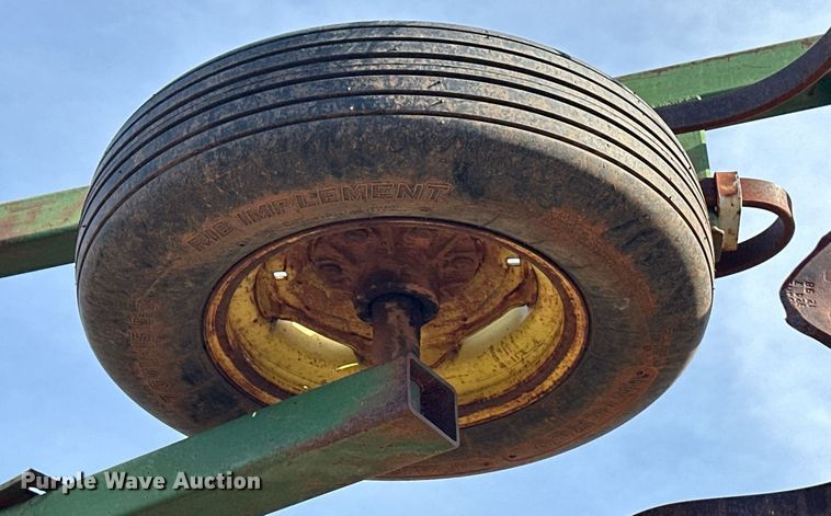 image for item ER8468 John Deere field cultivator