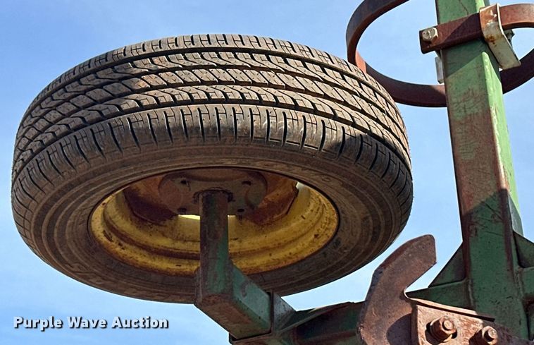 image for item ER8468 John Deere field cultivator