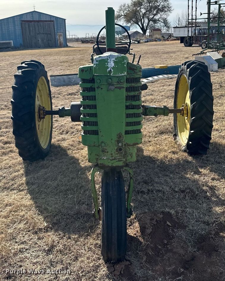 image for item ER8471 1948 John Deere B tractor