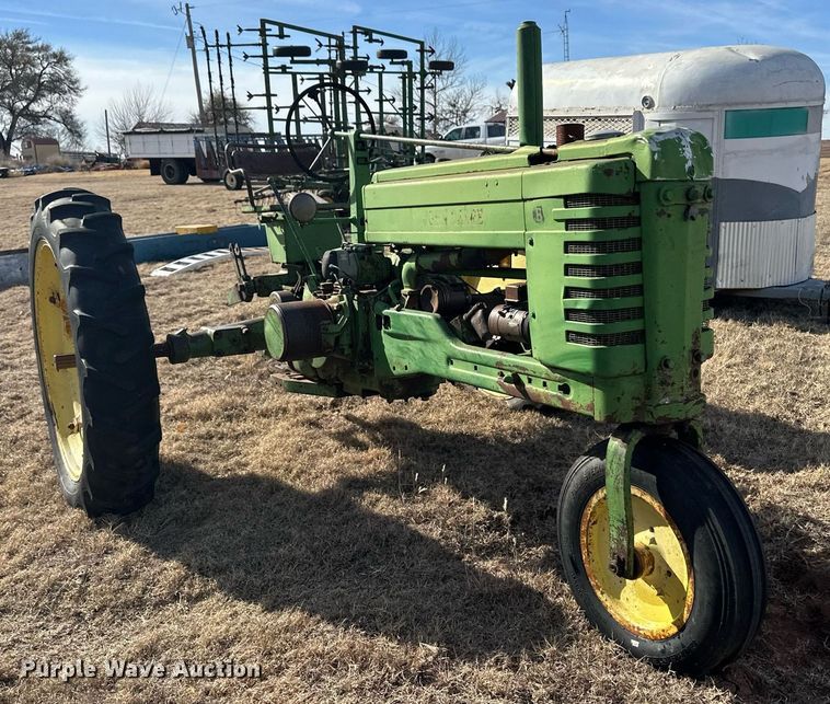 image for item ER8471 1948 John Deere B tractor