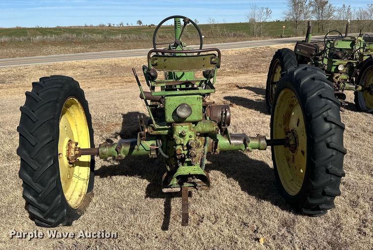 image for item ER8471 1948 John Deere B tractor