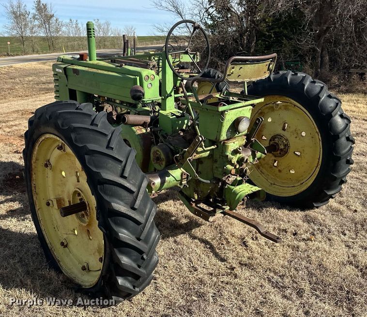 image for item ER8471 1948 John Deere B tractor
