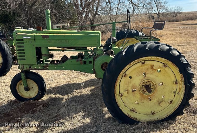 image for item ER8471 1948 John Deere B tractor