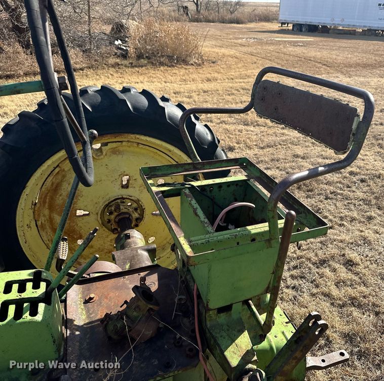 image for item ER8471 1948 John Deere B tractor