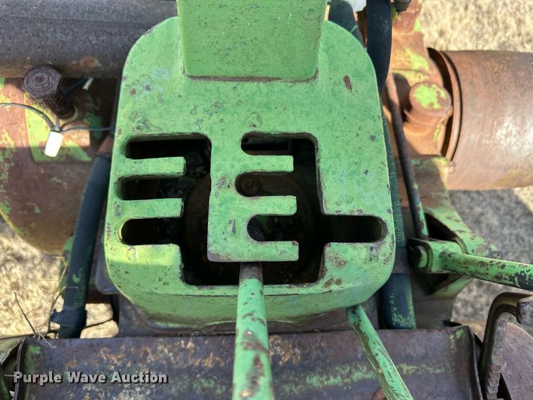 image for item ER8471 1948 John Deere B tractor