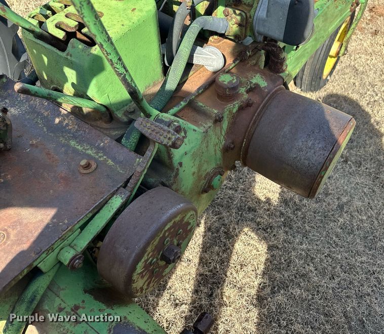 image for item ER8471 1948 John Deere B tractor