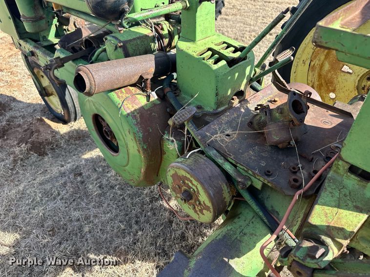 image for item ER8471 1948 John Deere B tractor