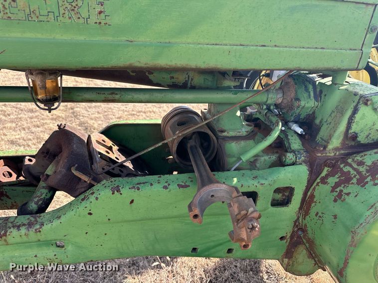 image for item ER8471 1948 John Deere B tractor