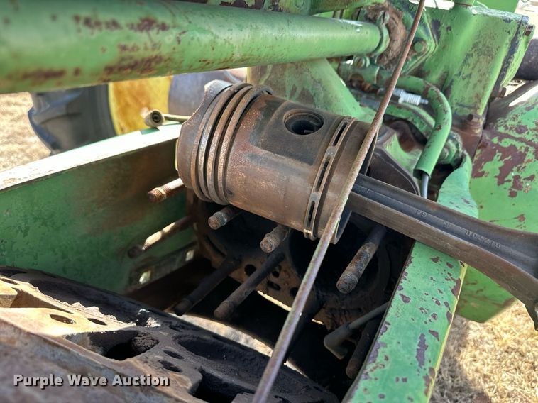 image for item ER8471 1948 John Deere B tractor