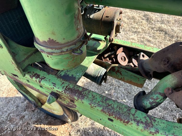 image for item ER8471 1948 John Deere B tractor