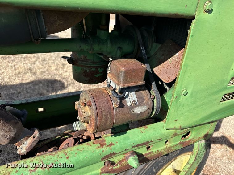 image for item ER8471 1948 John Deere B tractor