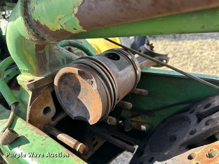 image for item ER8471 1948 John Deere B tractor