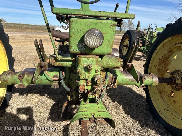 image for item ER8471 1948 John Deere B tractor