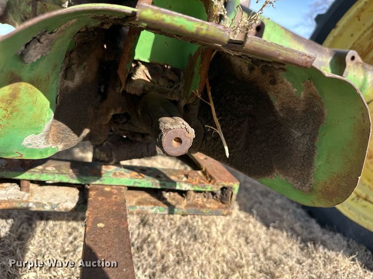 image for item ER8471 1948 John Deere B tractor