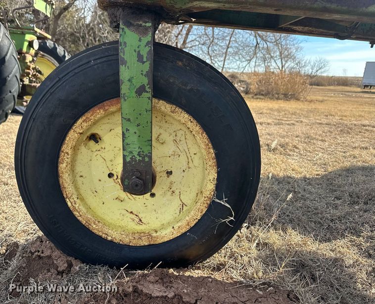 image for item ER8471 1948 John Deere B tractor